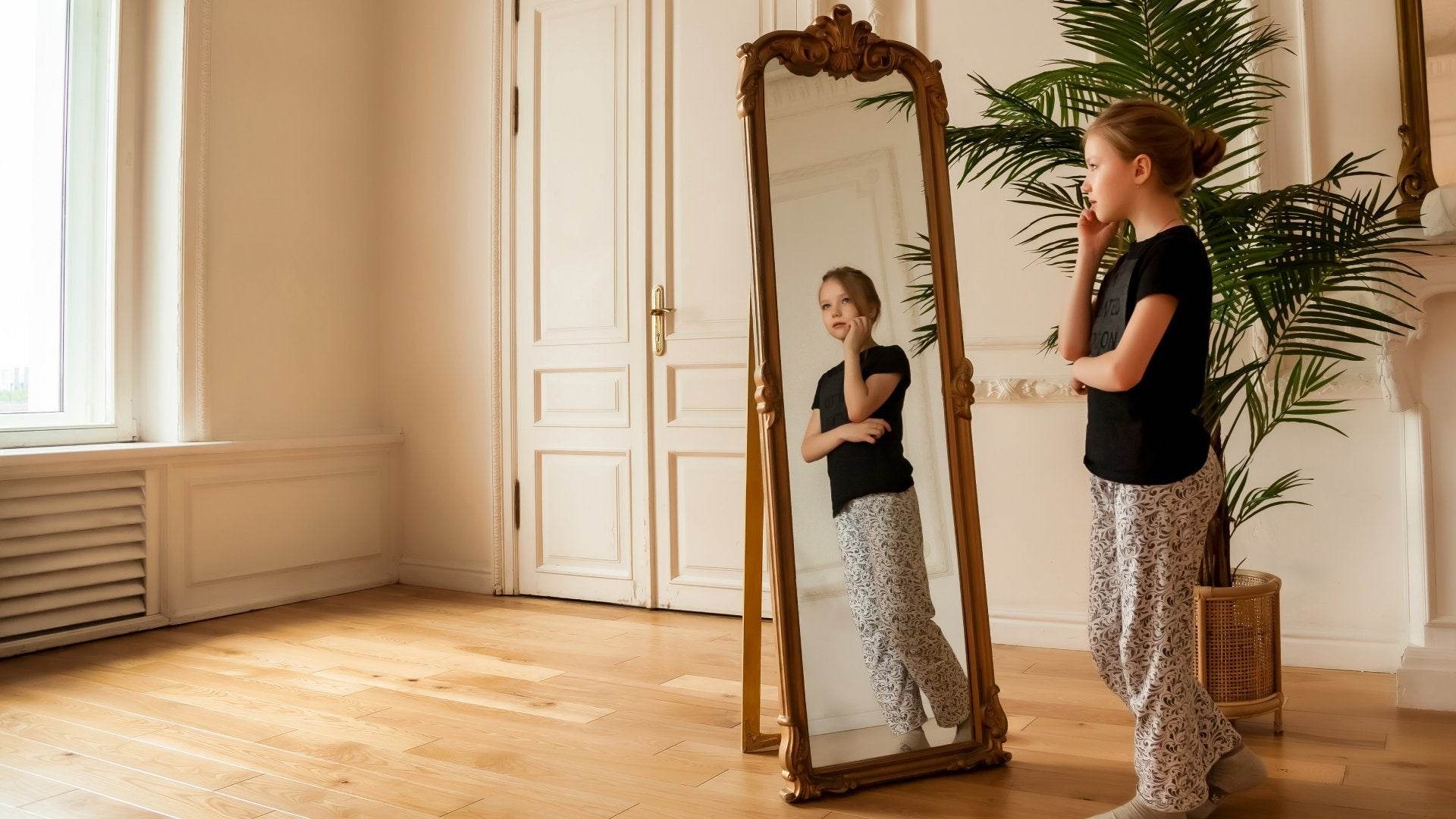 THE BEAUTY OF SMALL WOODEN MIRRORS & HOW IT CAN ELEVATE YOUR INTERIORS