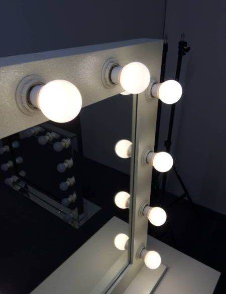 Amazing Hollywood Makeup Mirror