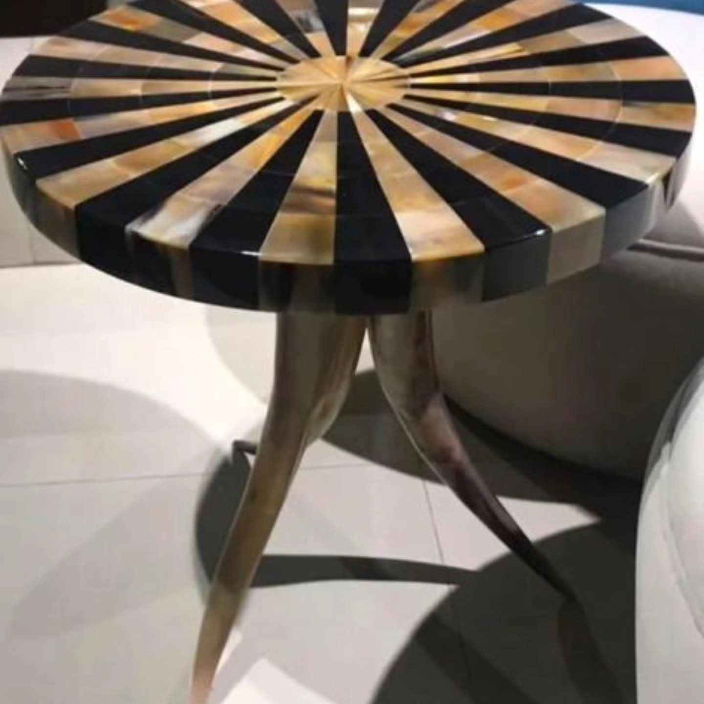 Xizo Hone round coffee table