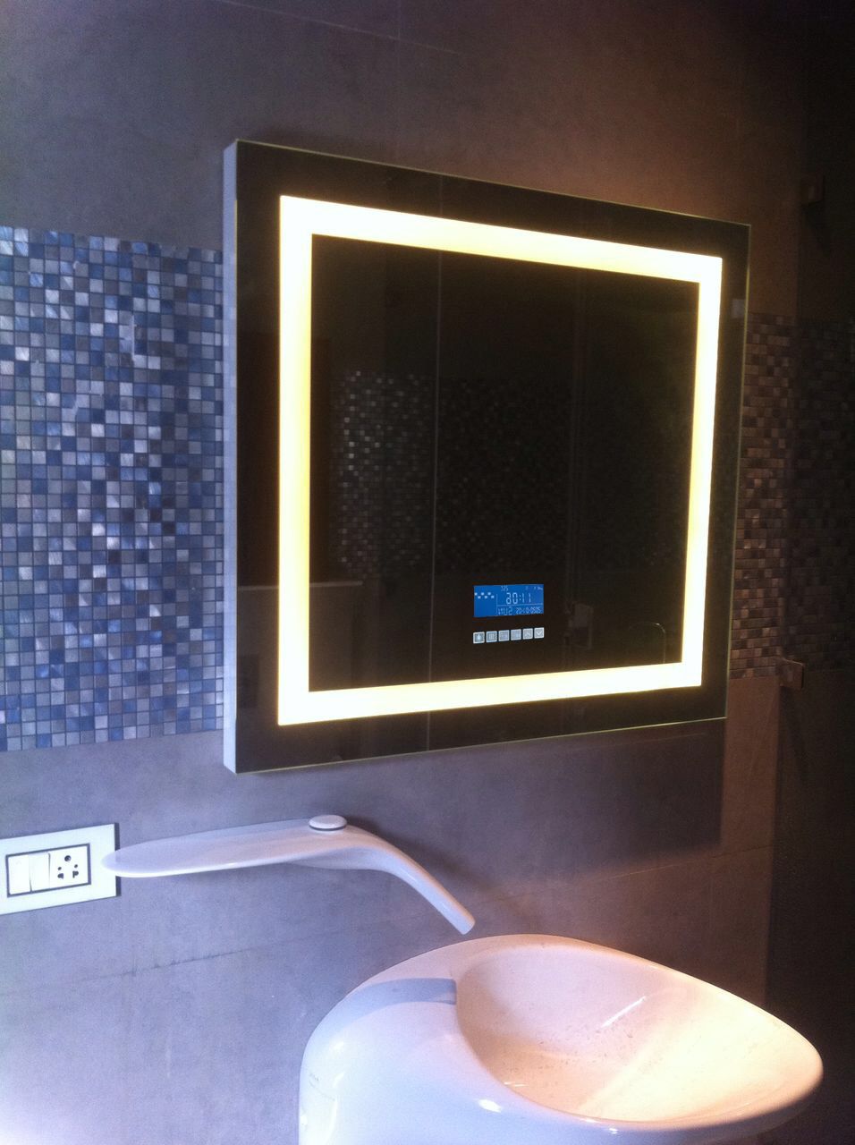 Bluetooth outlet mirror