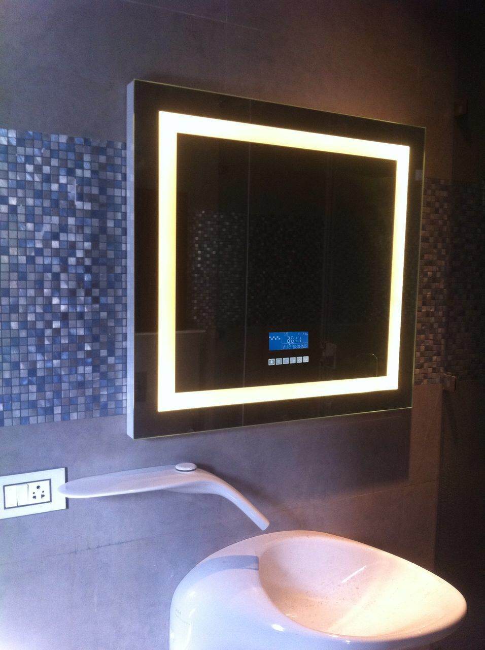 Tessa Bluetooth LED Mirror - Mirrorwalla
