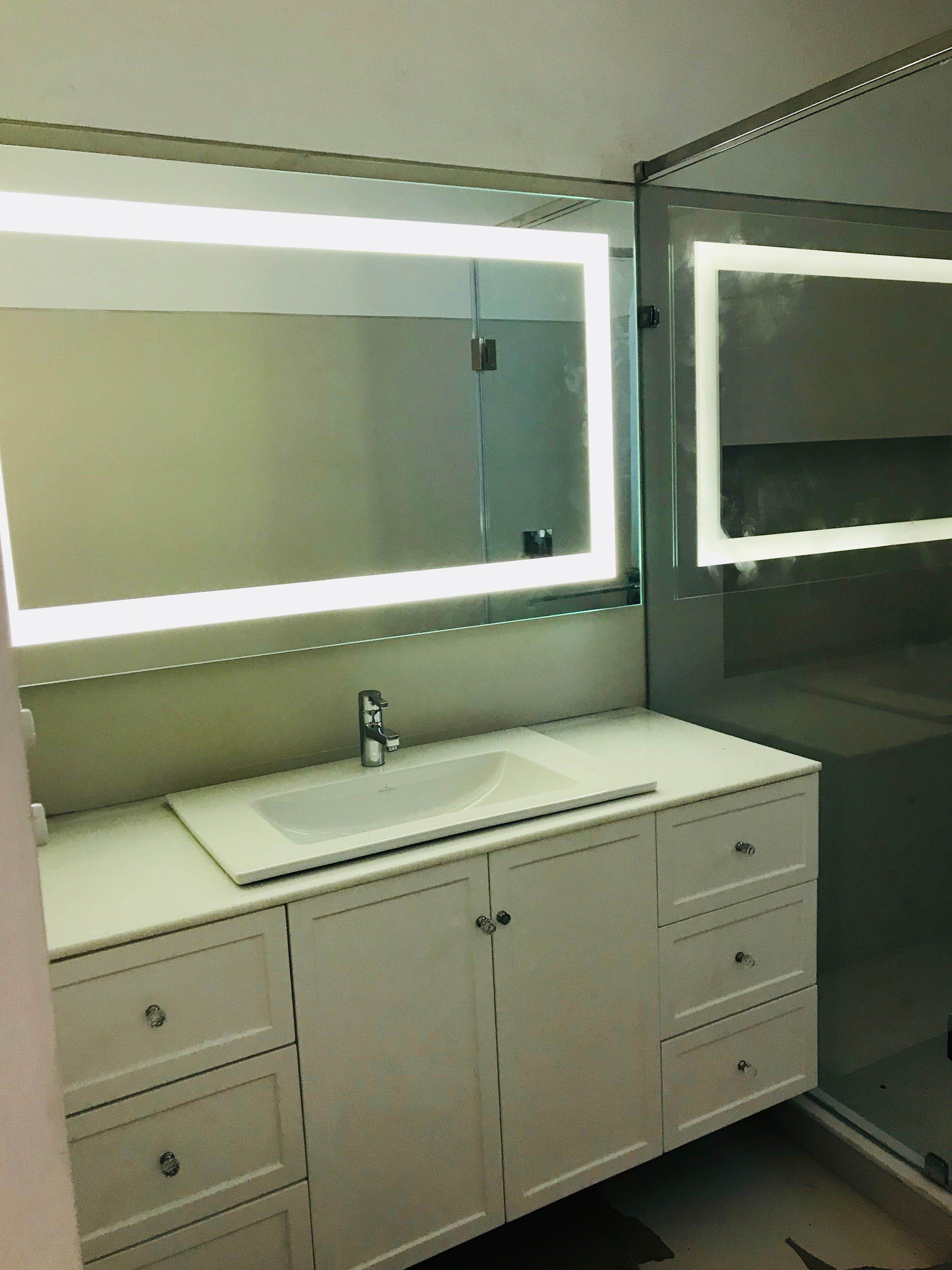 Large-Sizo Bathroom LED Mirror - Mirrorwalla