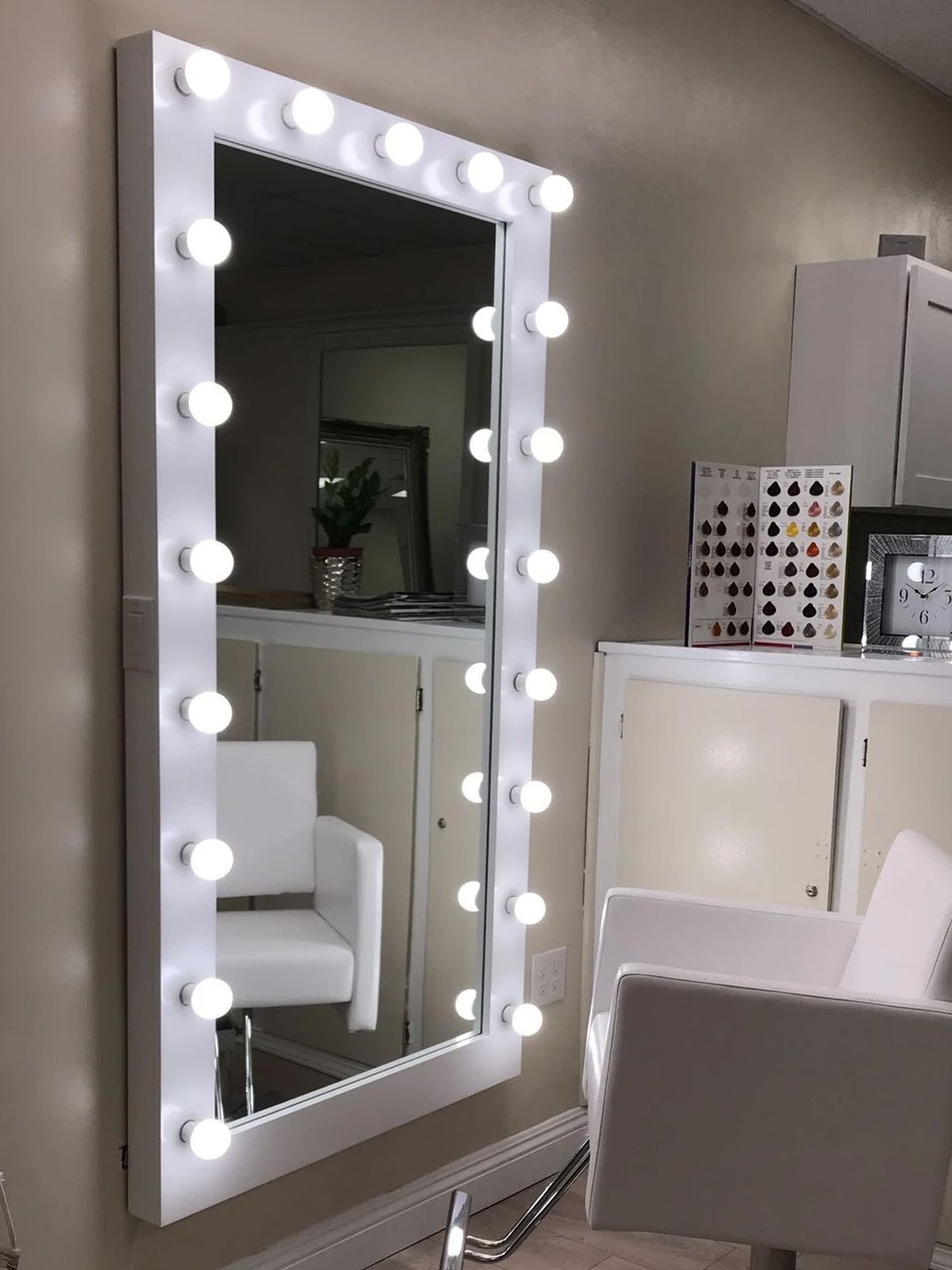 F1-size hollywood makeup mirror