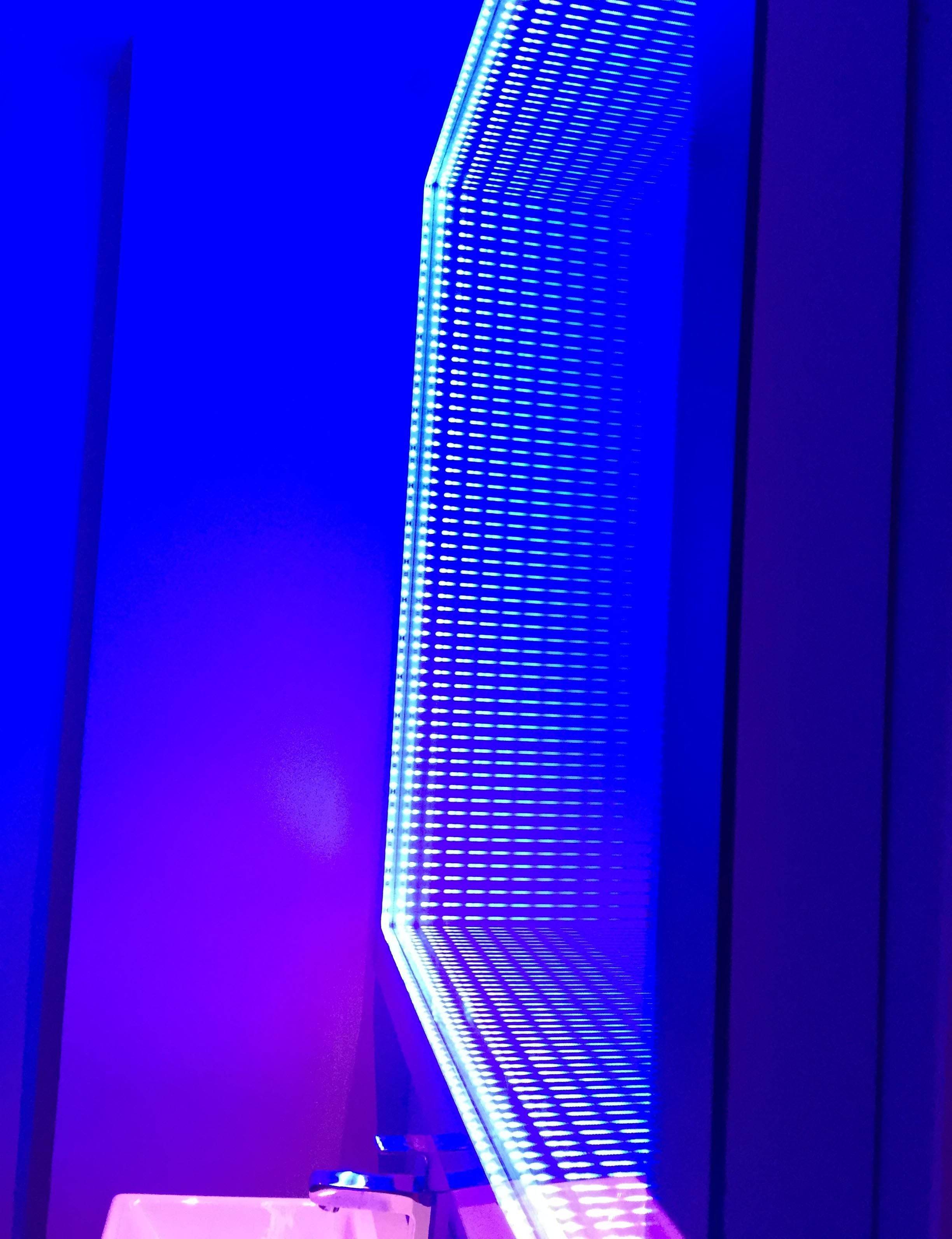 Amazing Blue Infinity Mirror - Mirrorwalla