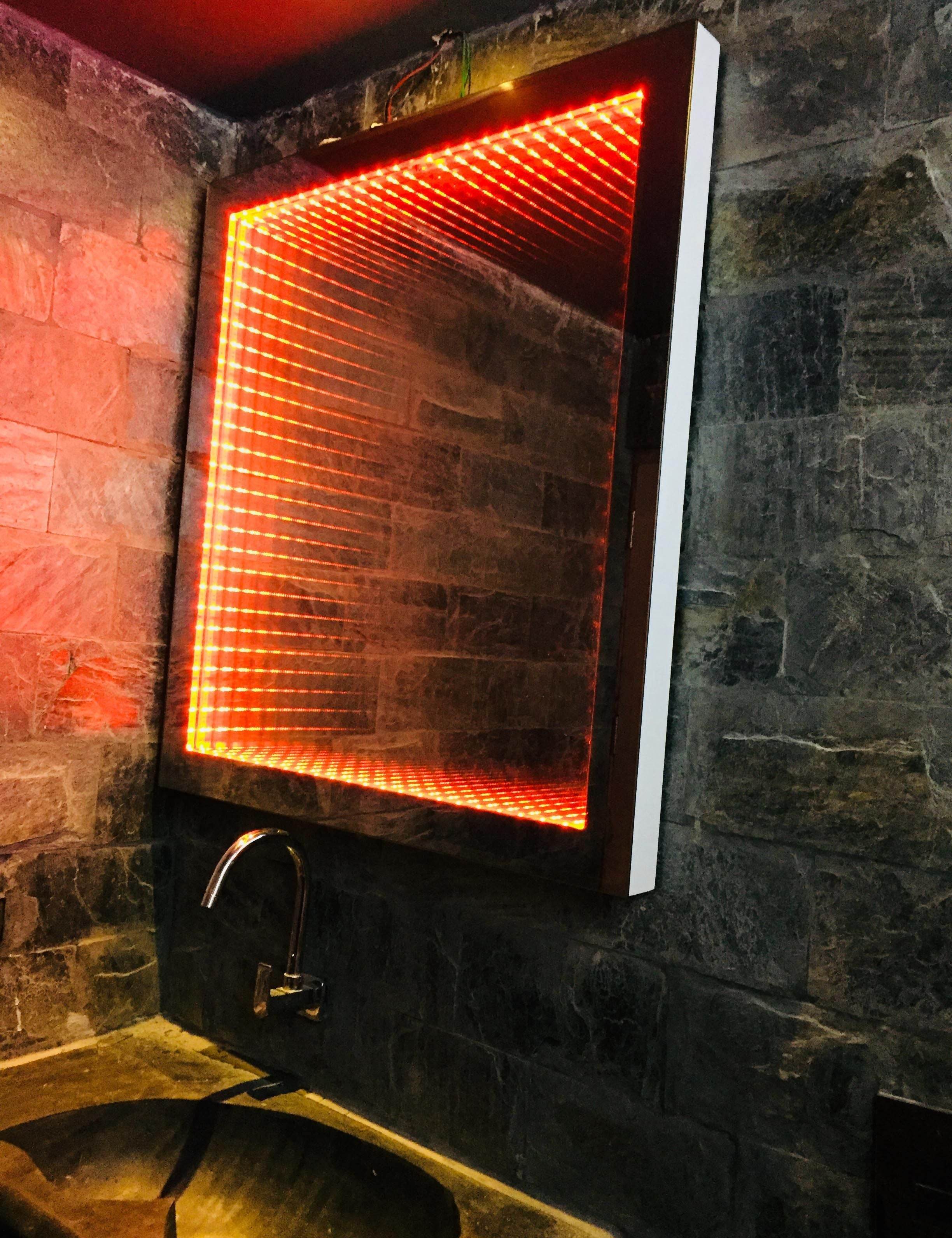 Amazing RGB Infinity Mirror - Mirrorwalla