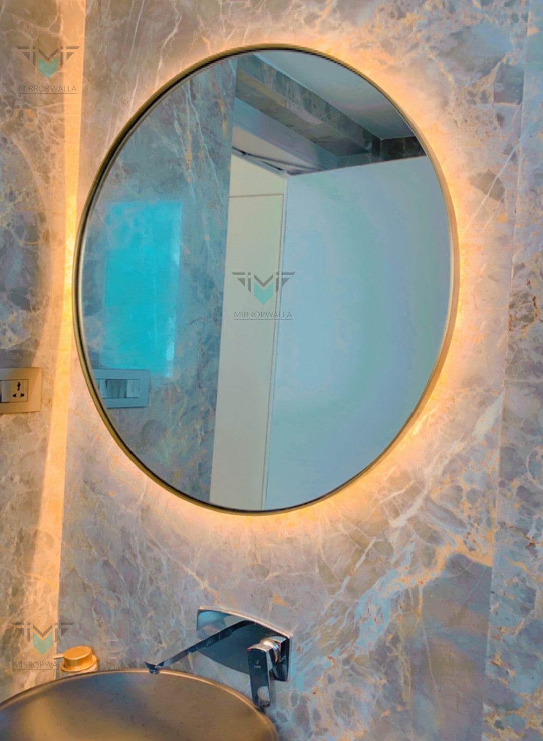 Nofa Round Brass Pvd Backlit Mirror With D-fogger - Mirrorwalla